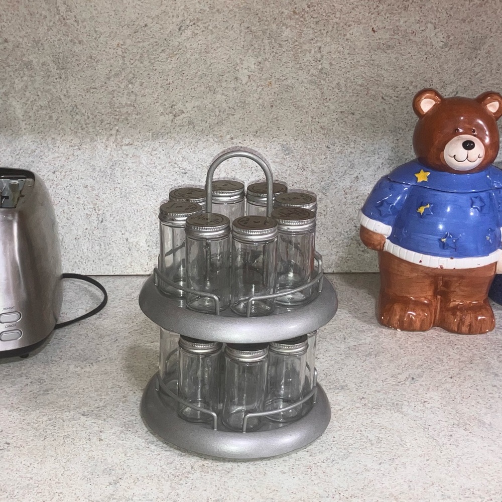 16 Jar Revolving Spice Rack - Picture 2 of 2